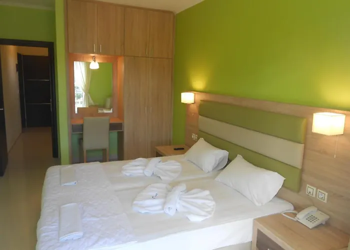 Ξενοδοχείο με διαμερίσματα Golden Star 4*